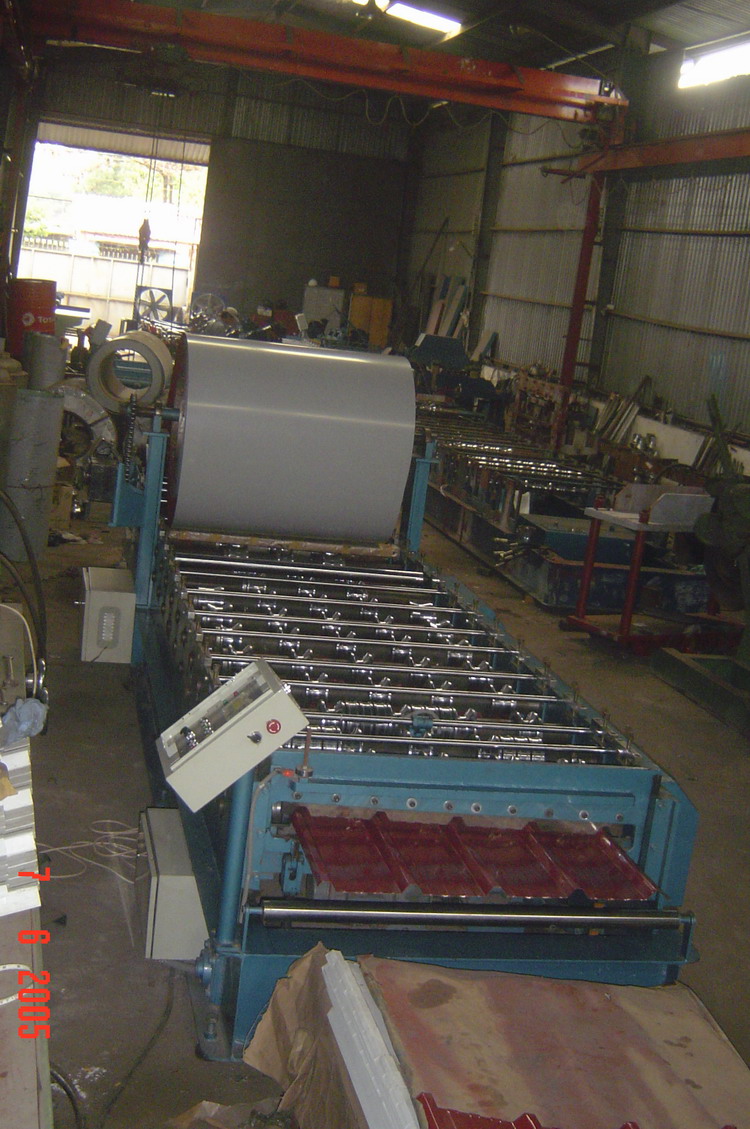 MOBILE ROOF ROLL FORMING MACHINE